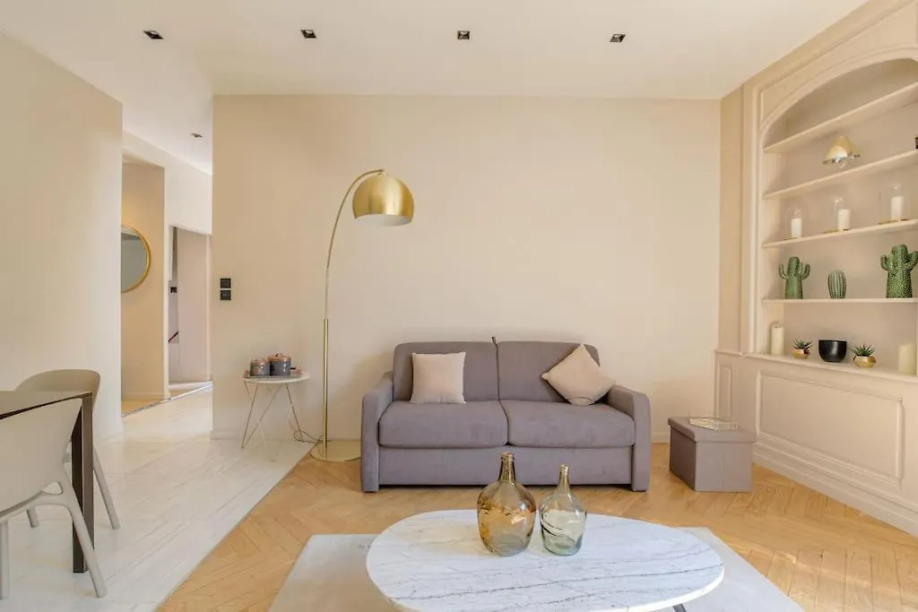 Apartment Spacieux T3 Moderne Avec Parking, Ecully