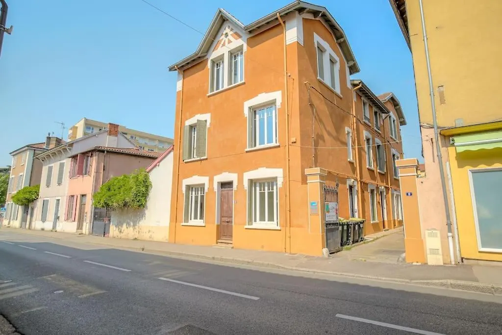 Apartment Spacieux T3 Moderne Avec Parking, Ecully