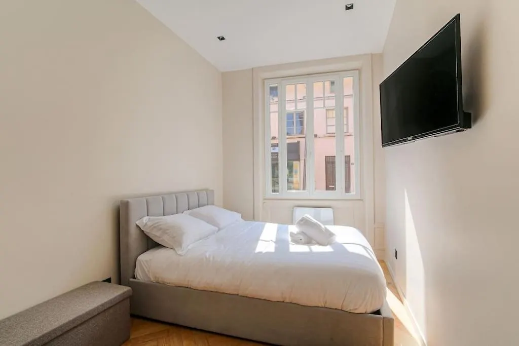 Apartment Spacieux T3 Moderne Avec Parking, Ecully France