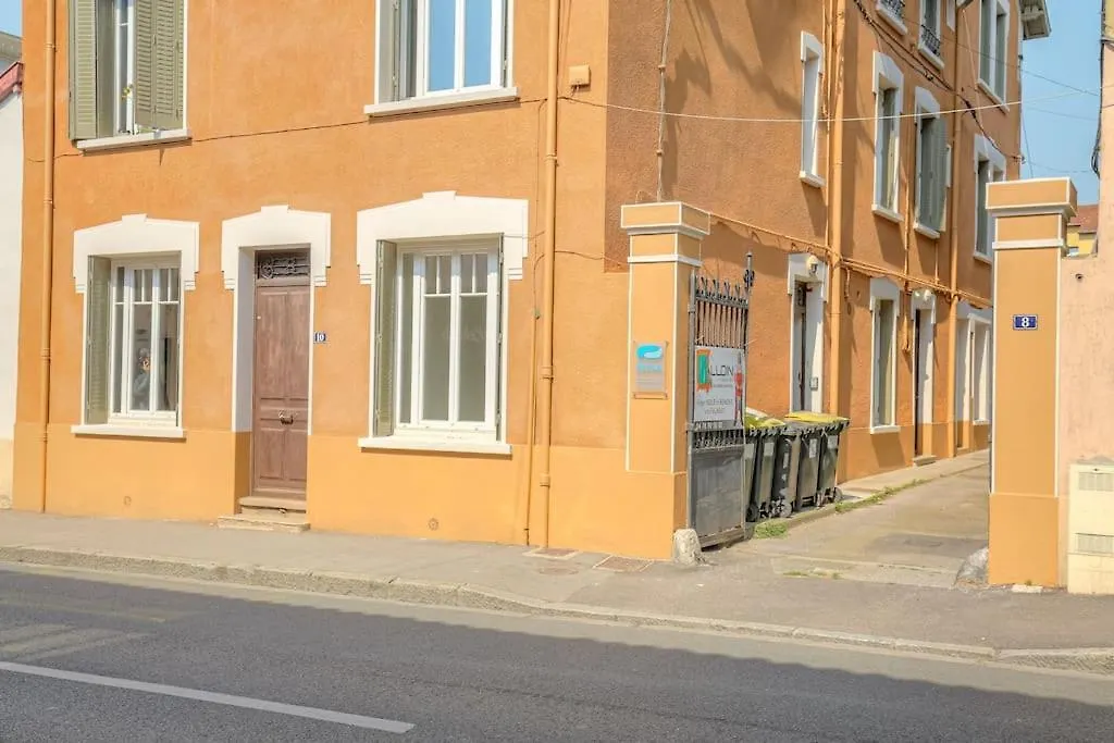 Spacieux T3 Moderne Avec Parking, Ecully France